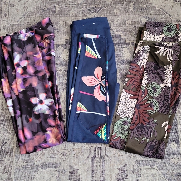 NWOT- 3 Flower Power 3 Pack leggings - Picture 14 of 14